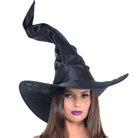 Crpoked witchg hat